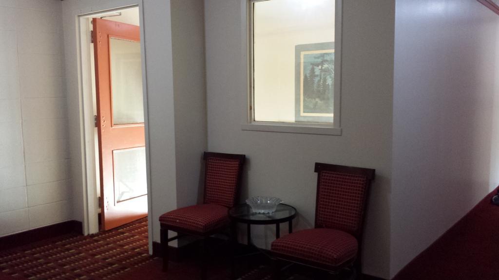 Midtown Hotel Parry Sound Exterior foto